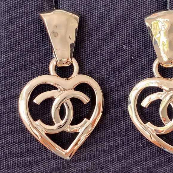 2022P CHANEL GOLD CC LOGO DANGLE HEART SHAPE STUD EARRINGS - Picture 5 of 12